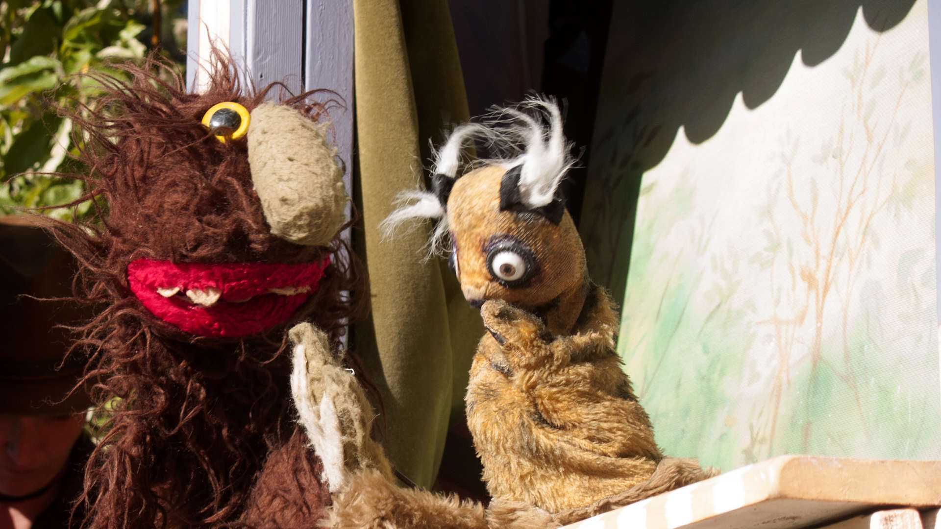 Otto Learns to Fly (2015)